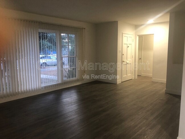 Building Photo - 6500 Balboa Blvd
