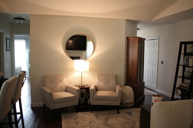 Building Photo - 5064 English Village Dr
