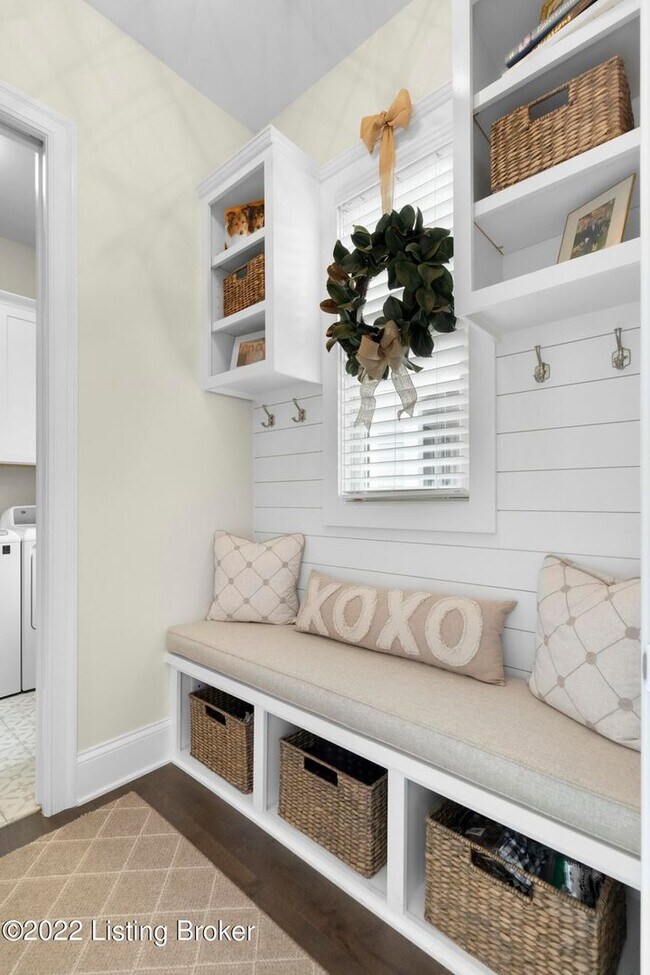 Building Photo - Enviable 4 bedroom and 3.5 bath home with 3 car garage available in North Commons