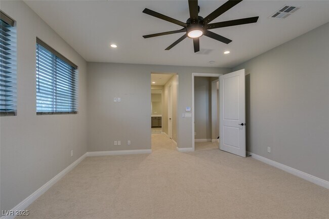 Building Photo - 2566 Speyburn Ave