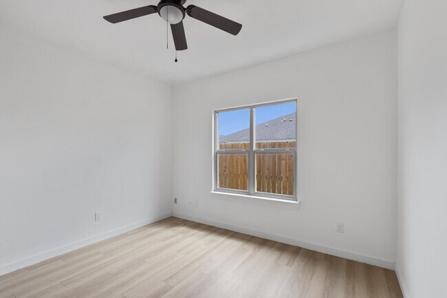 Building Photo - 5708 Kemper St