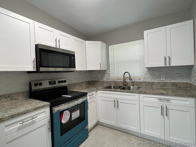 Building Photo - 3990 Plum Tree Dr