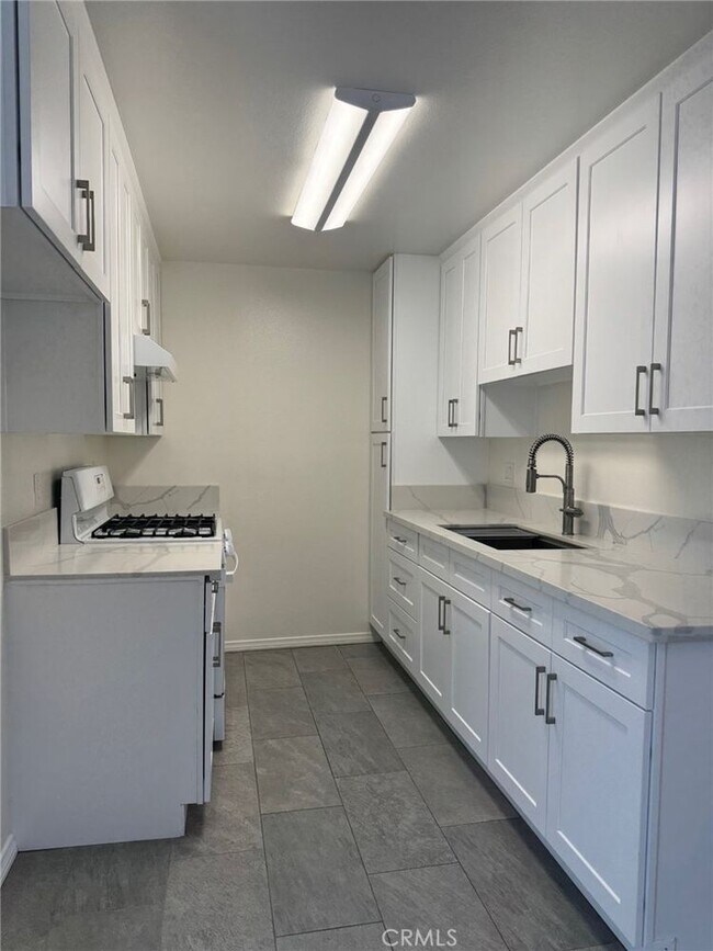 Building Photo - 7039 Remmet Ave