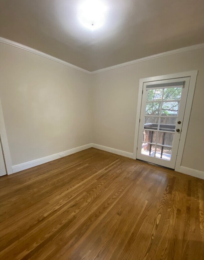 Building Photo - Beautiful 2bd/1ba 878 sq. ft. property located in Midtown Sacramento!