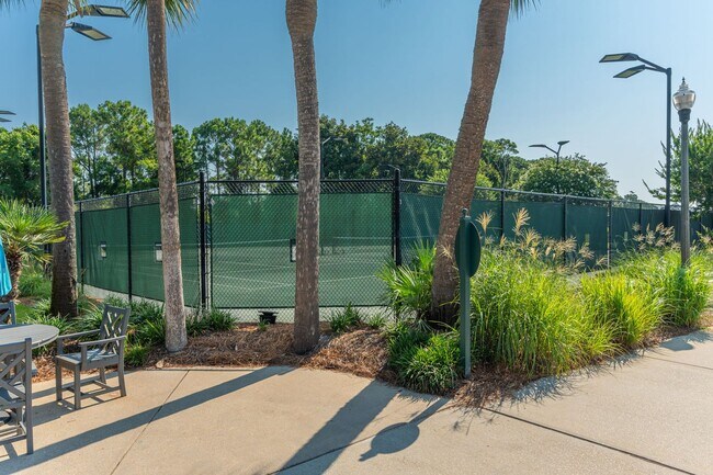 Building Photo - Gorgeous Regatta Bay 3 Bedroom Townhouse!