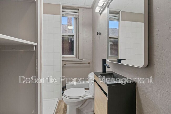 Building Photo - 512 S Millvale Ave