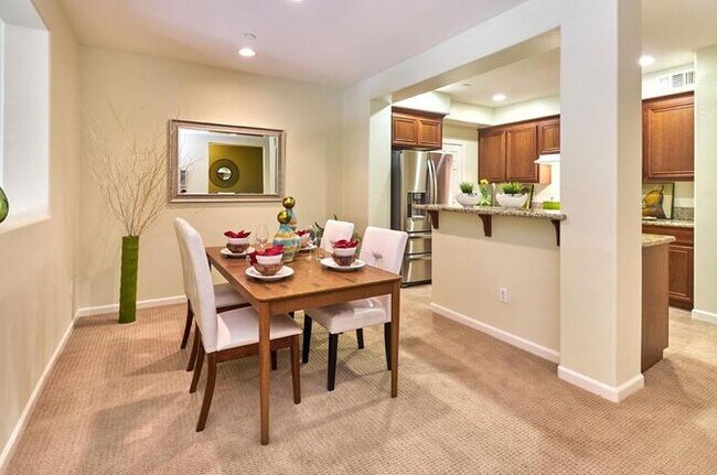 Building Photo - 1784 Snell Pl