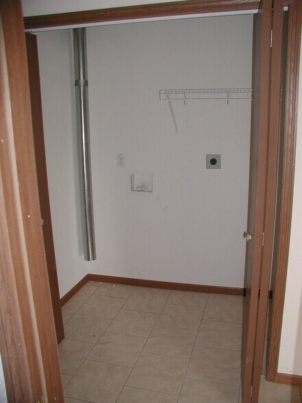 Washer & Dryer hookups - 1022 Augusta Ln