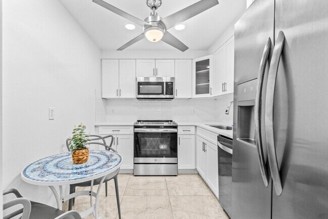 Building Photo - 4511 S Ocean Blvd