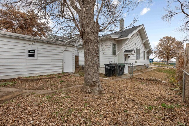 Building Photo - 5122 S 37th St