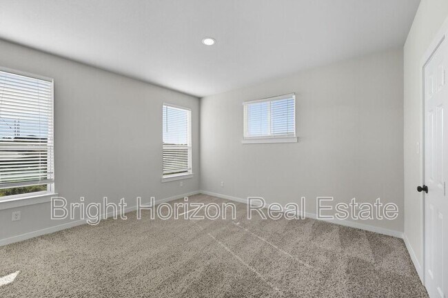Building Photo - 3413 Valley Vista Dr