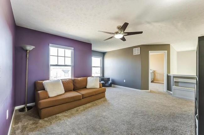 Building Photo - 6995 Hearthwood Dr