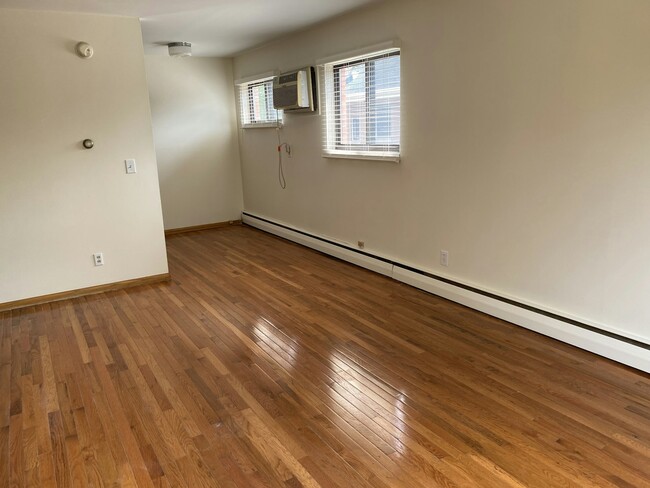 Building Photo - 2210 Pillsbury Ave
