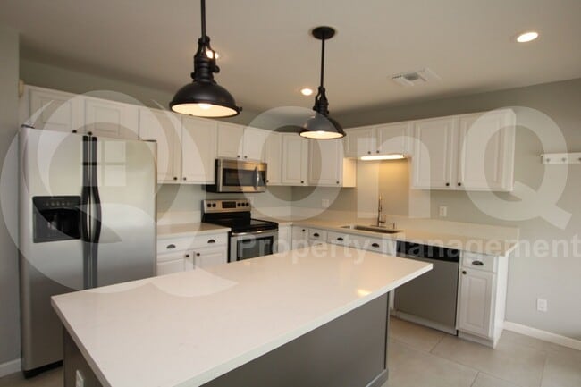 Primary Photo - 8033 E Weldon Ave
