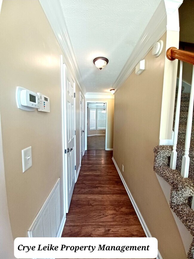 Building Photo - 668 Winding Bluff Way