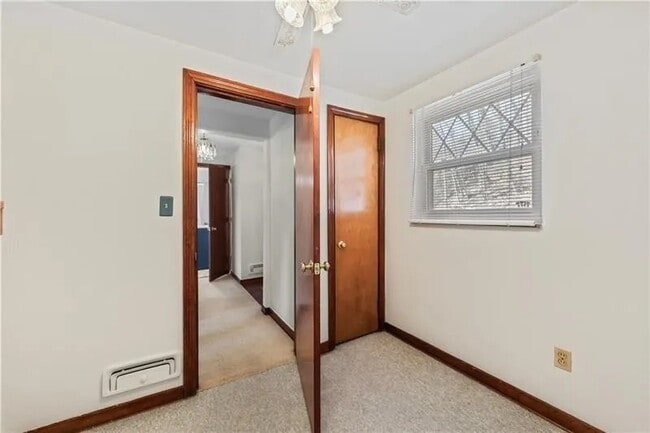 Building Photo - 149 Fairfax Rd