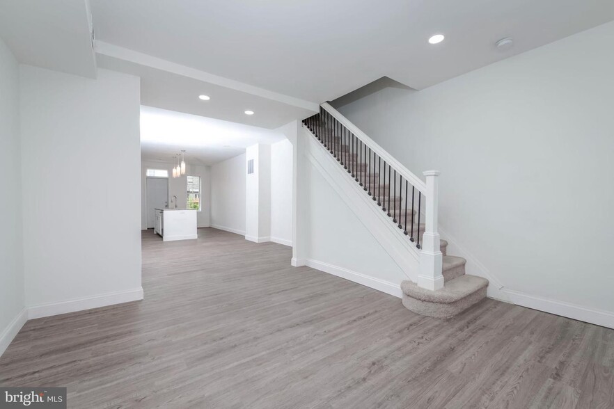 Living Room - 2211 W Saratoga St