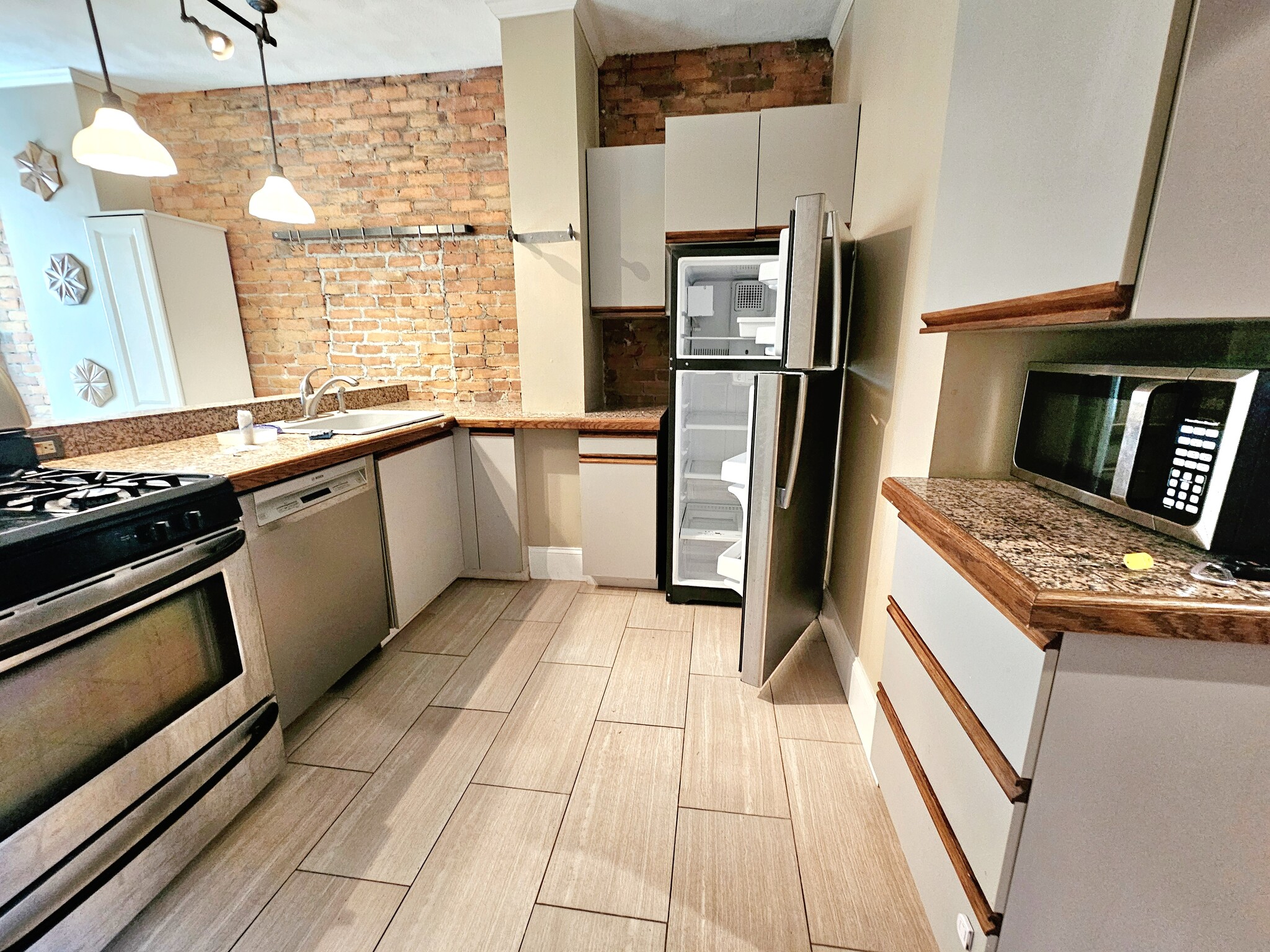 Building Photo - 1793 Beacon St