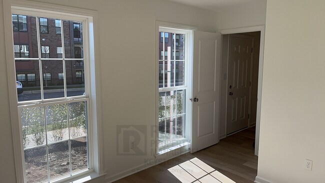 Building Photo - Brand New Townhouse in Cranberry!