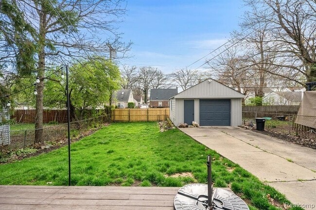 Building Photo - 822 N Gainsborough Ave