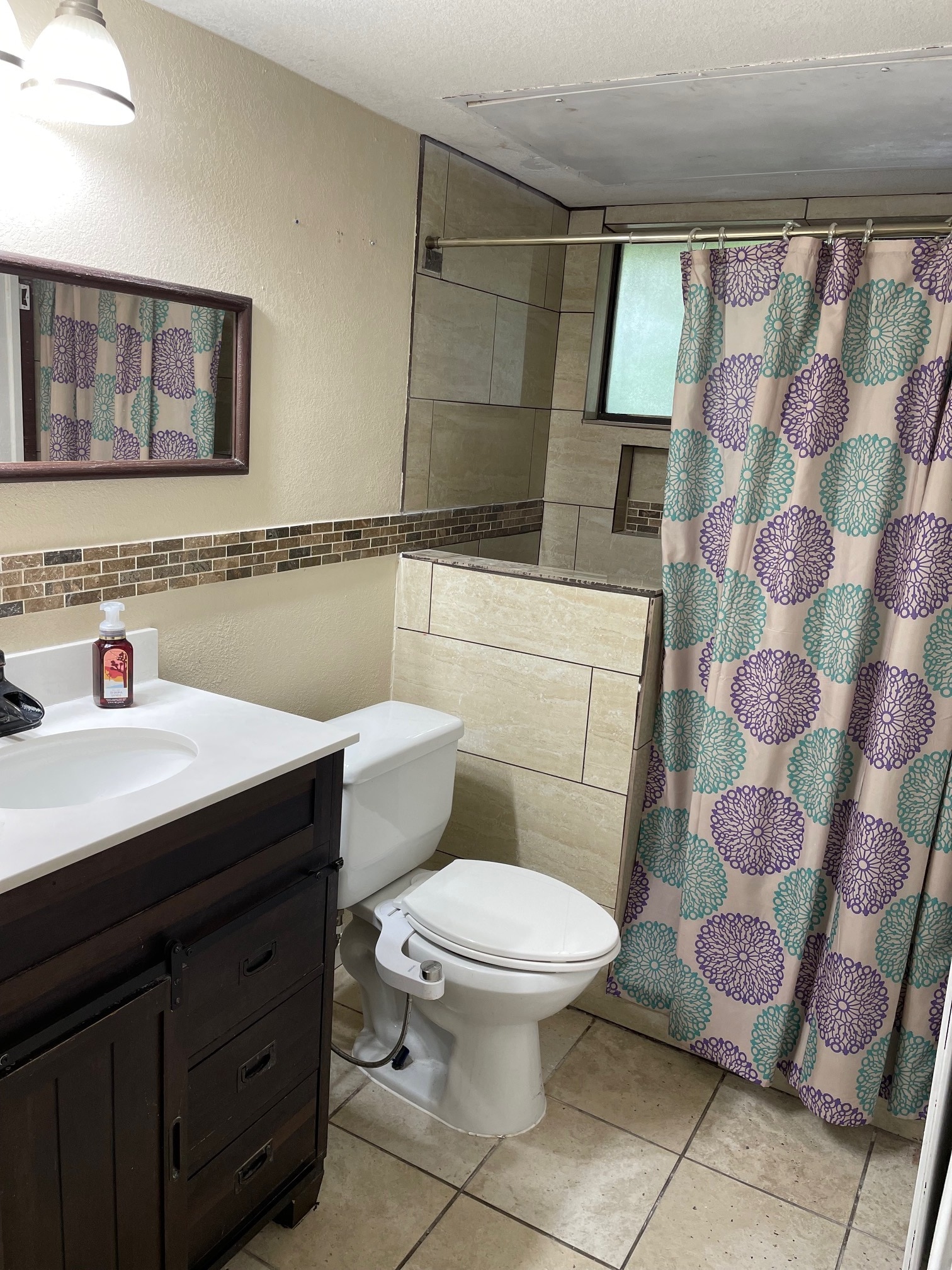 Building Photo - 1015 E Yager Ln