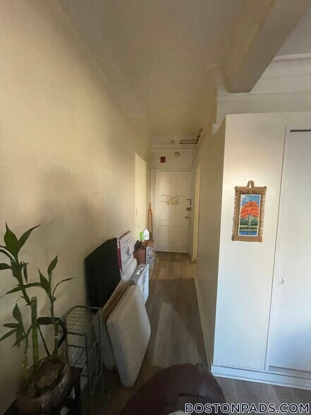 Building Photo - 62 Boylston St