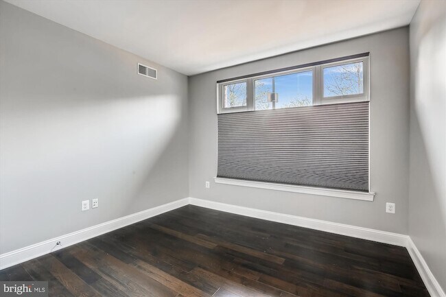 Building Photo - 4915 Hampden Ln