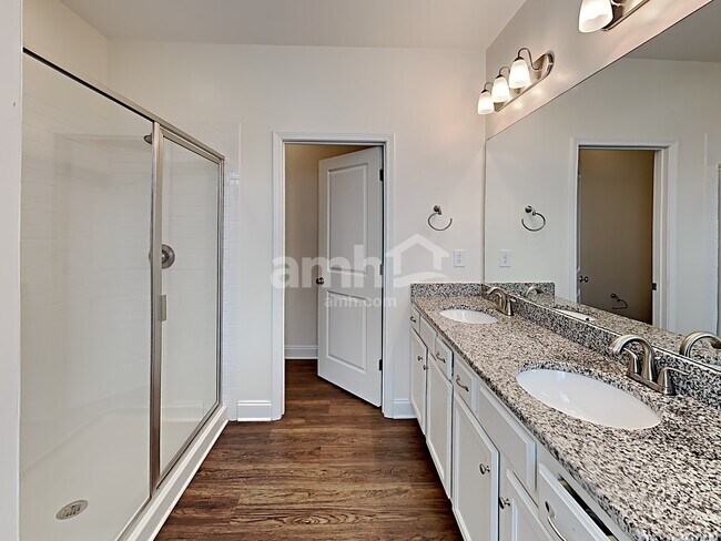 Building Photo - 145 Lindridge Dr