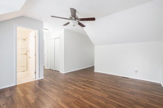 Building Photo - RARE!