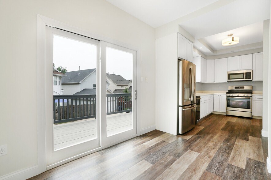 Building Photo - 909 N Hanley Rd