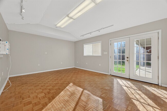 Building Photo - 21215 Park Bluff Dr