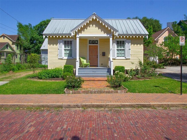 Primary Photo - 716 Sabine St