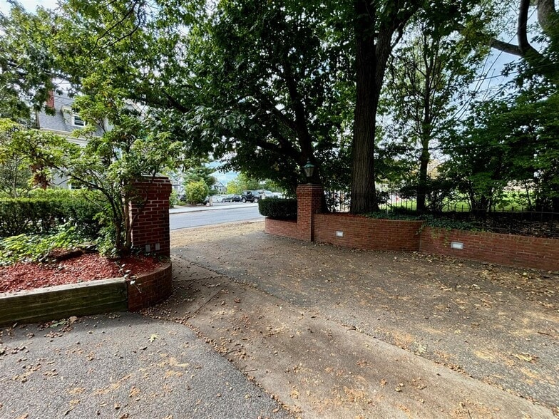 Building Photo - 175 Summer St