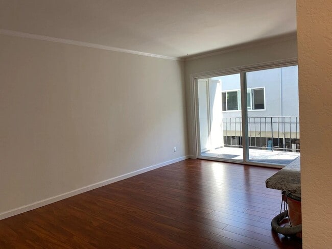 Building Photo - 837 Cowper St