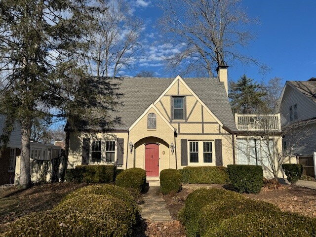 Building Photo - Gorgeous Tudor home located in the Belle M...