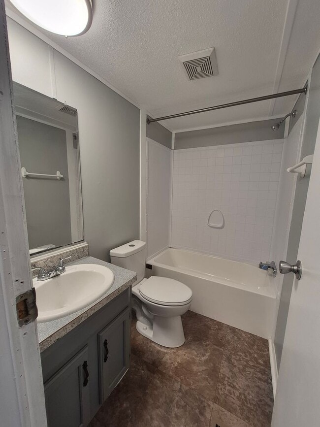 Building Photo - New Listing!!