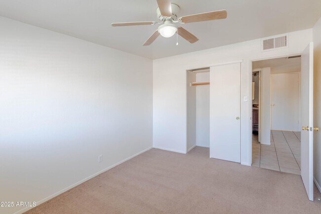 Building Photo - 7013 E Loma Land Dr