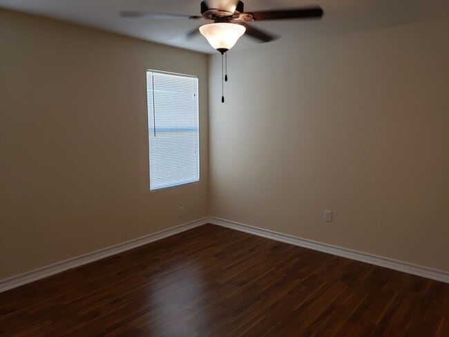 Building Photo - Town home for rent