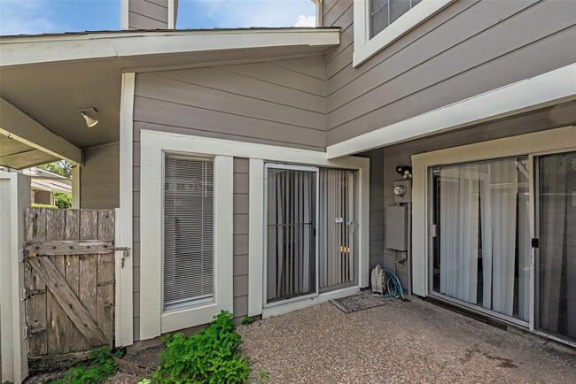 Building Photo - 6345 Cattails Ln