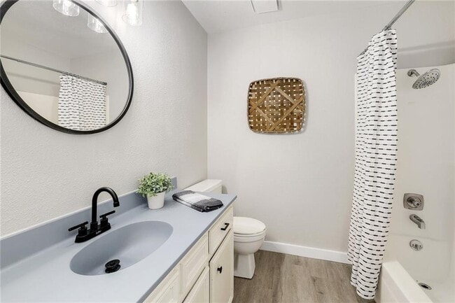 Building Photo - 707 Newcastle Ln