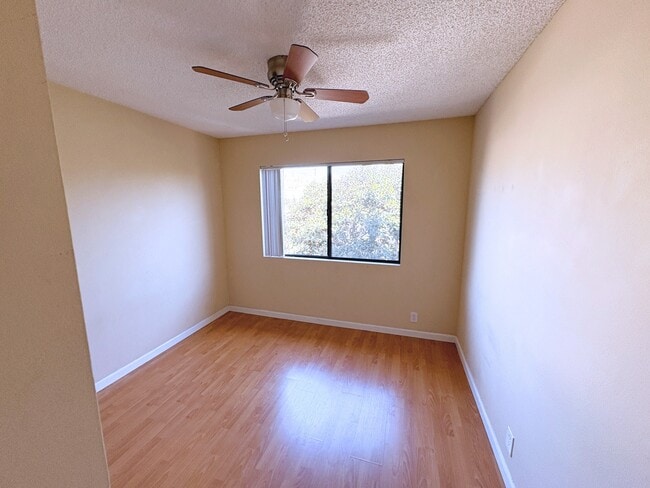 Building Photo - Franklin Vista Apartments