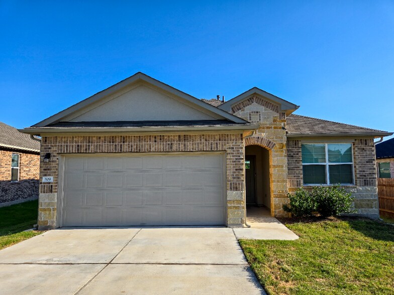 Primary Photo - 109 Brody Ln