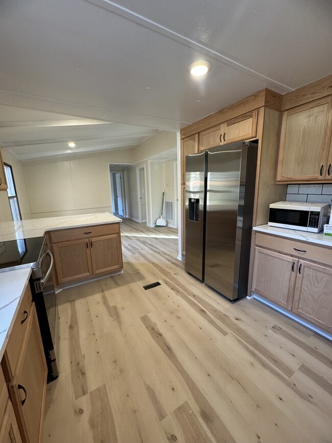 Building Photo - 2717 Hayes Dr