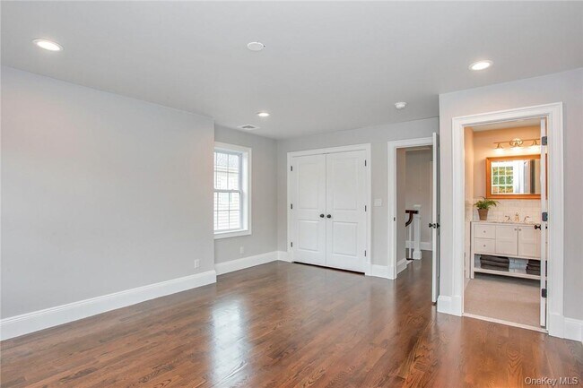 Building Photo - 237 Tomahawk St