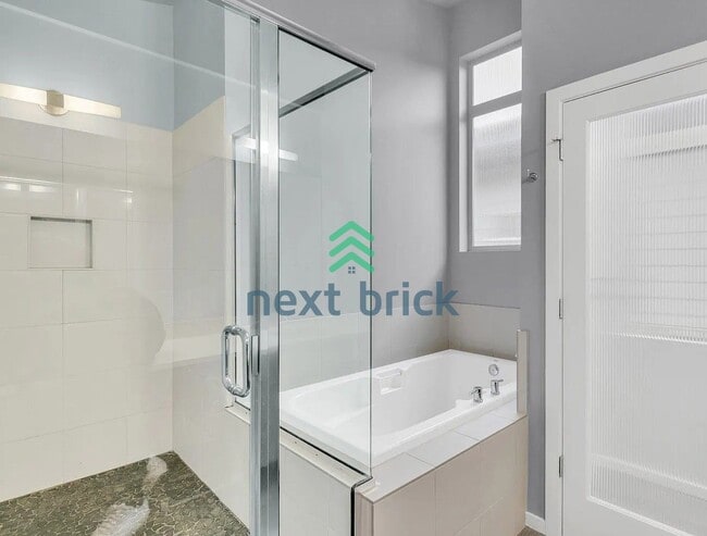 Building Photo - 3BR / 3BA Single-Family Home in Desirable Seattle Neighborhood
