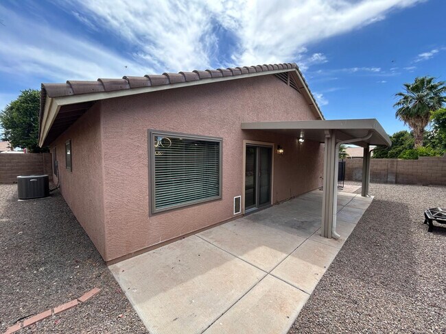 Building Photo - 3126 W Zachary Dr