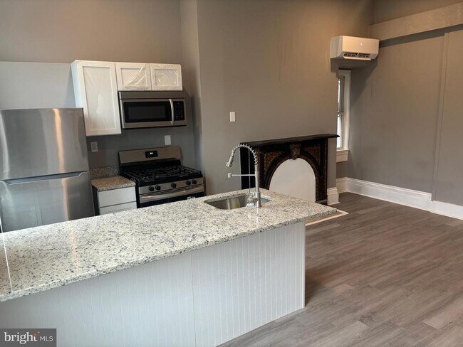 Building Photo - 2124 Maryland Ave