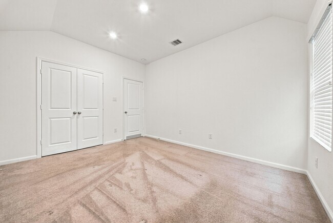 Building Photo - 4926 Chester Lk Ln