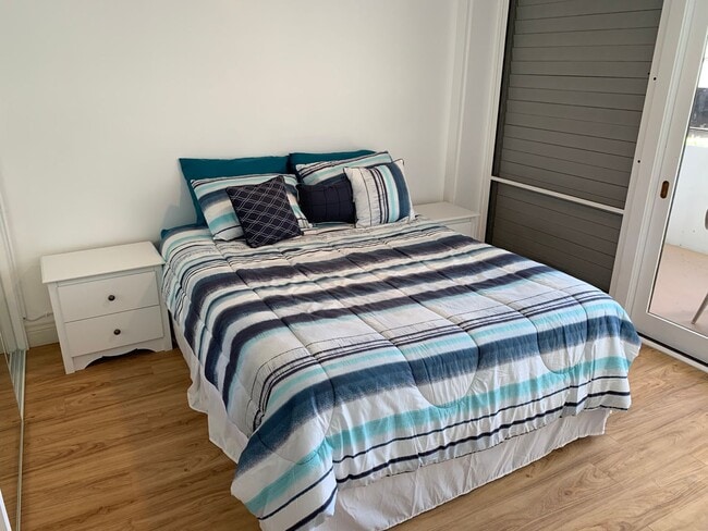 Building Photo - Fully Furnished. Updated. Waikiki (No parking)