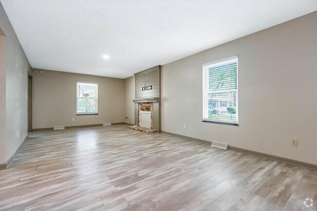 Building Photo - 411 E Gudgell Ave